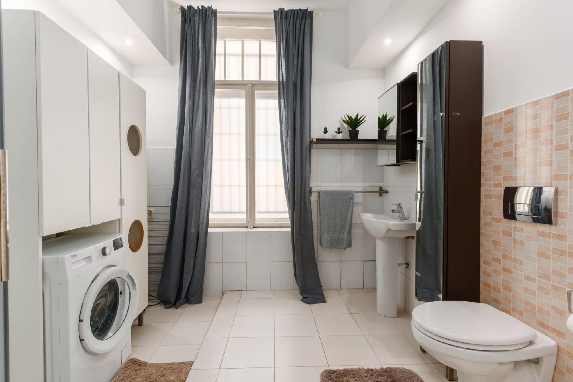 Old Post Apartment-2 Br-ac-balcony Apartament *