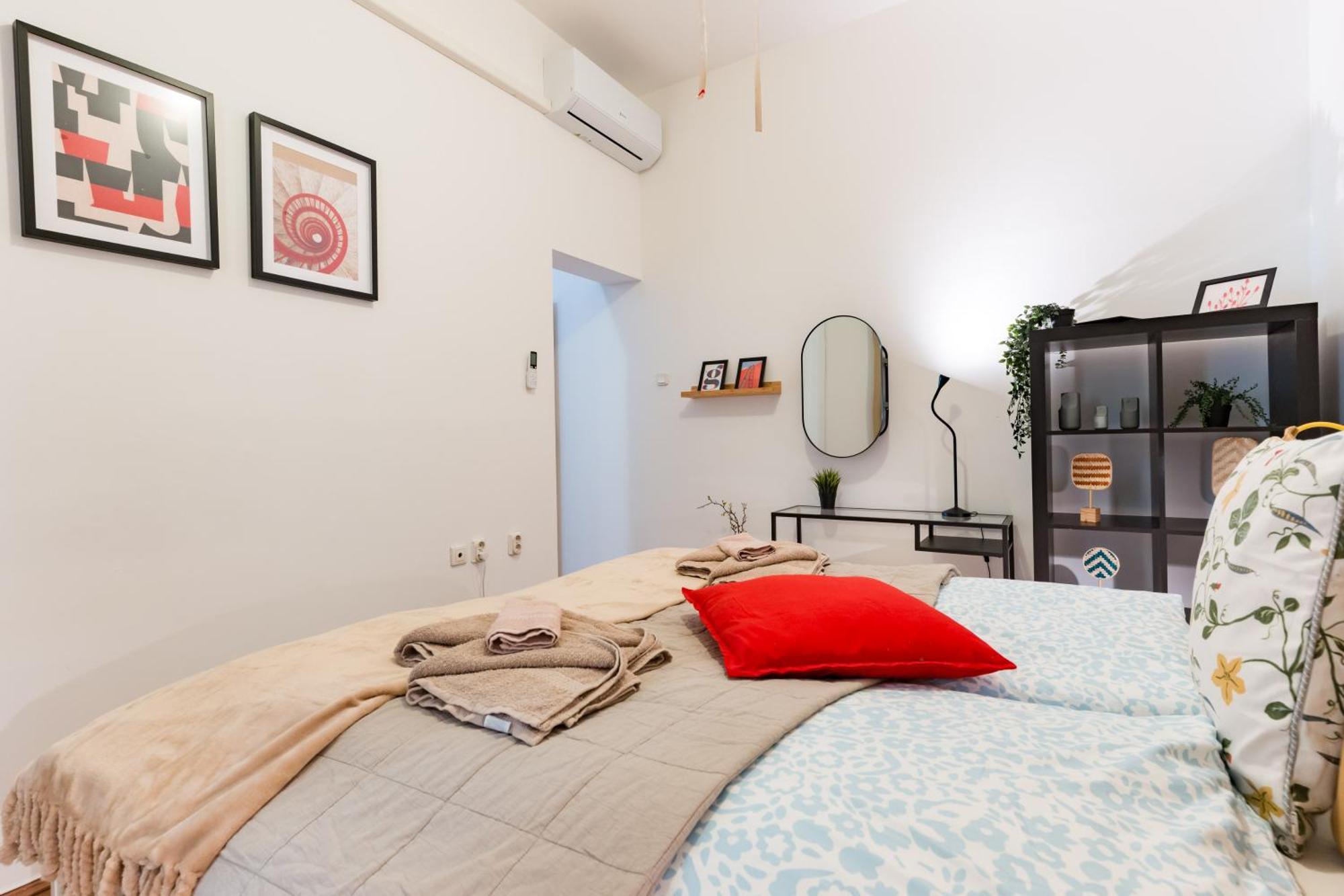 Old Post Apartment-2 Br-ac-balcony Apartament Budapesta